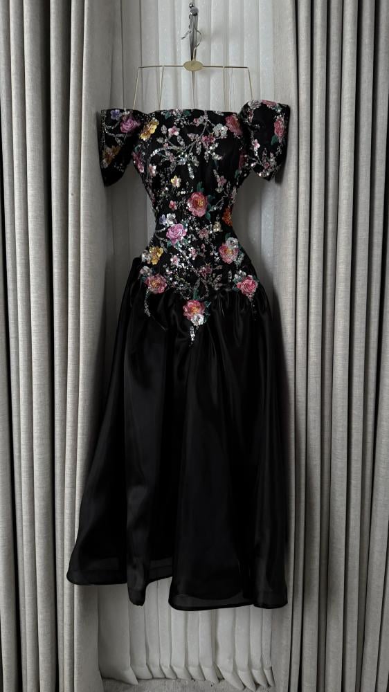 Pink evening dress embroidered with flowers and sequins