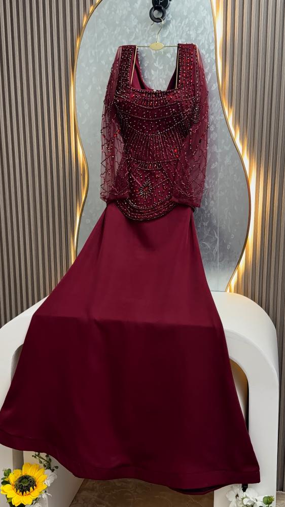 فستان سهرة عنابي بتطريز شك مع بللور وفصوص راقي