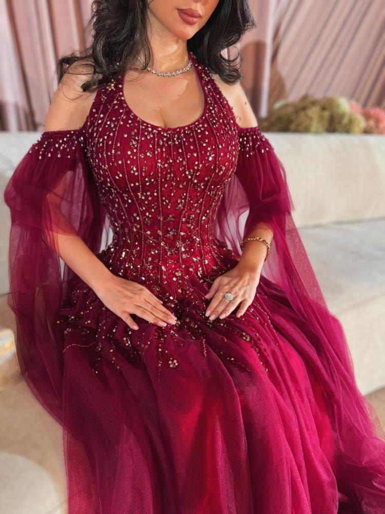 فستان سهرة عنابي هالتر بكاب مطرز بلول وكريستال لامع