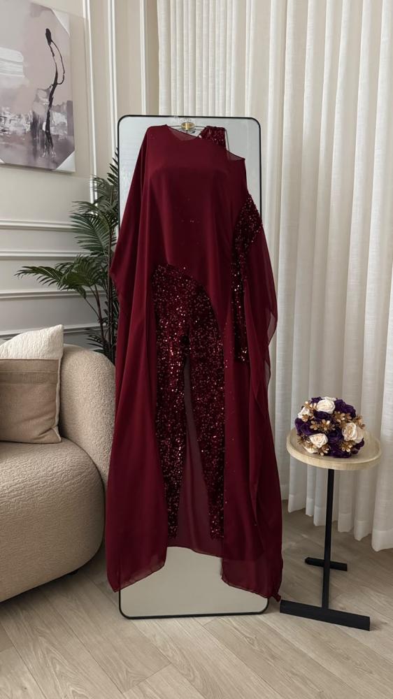 جمبسوت سهرة عنابي بكاب ملكي مطرز بالترتر اللامع