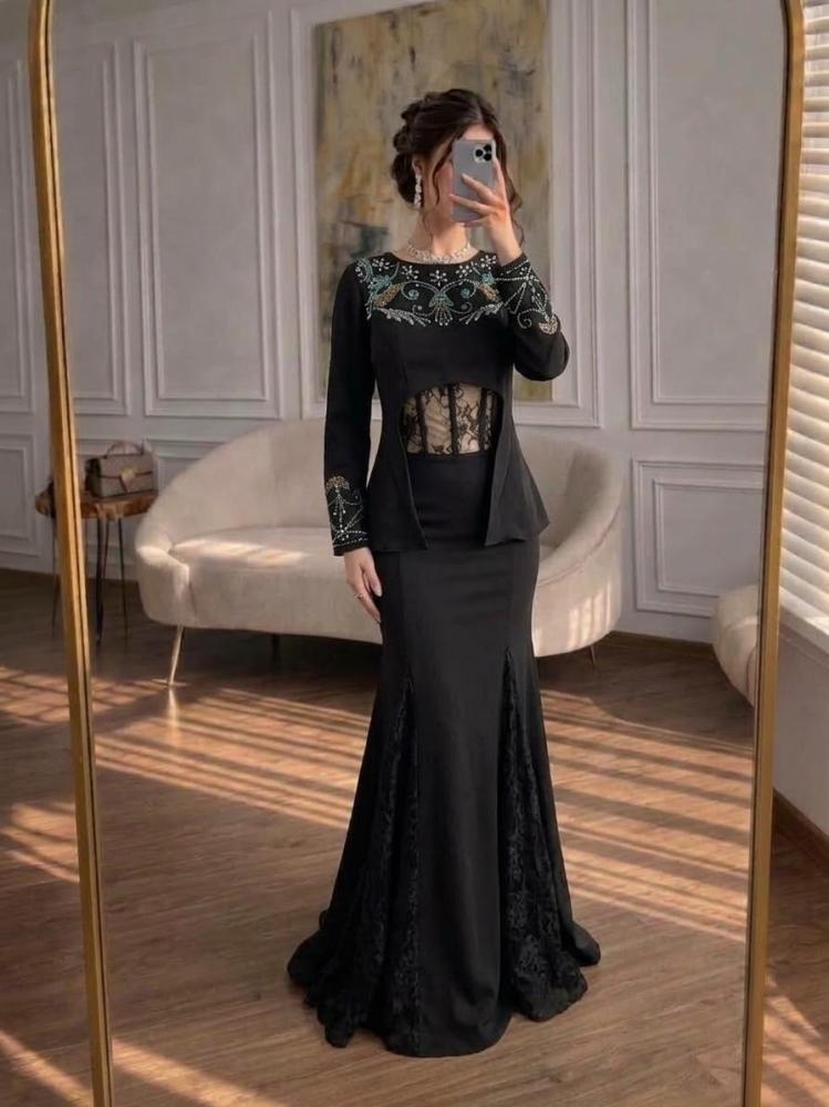 فستان سهرة أسود قطعتين جاكيت قصير بتطريز يدوي فاخر