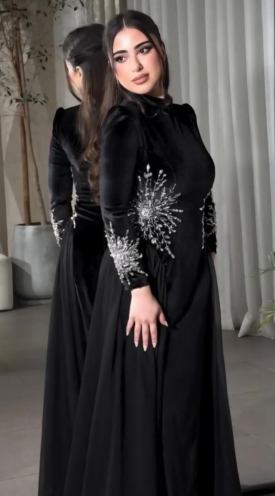 فستان سهرة أسود مخمل تطريز يدوي