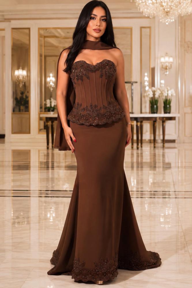 فستان سهرة بني كورسيه مطرز بالخرز اللامع