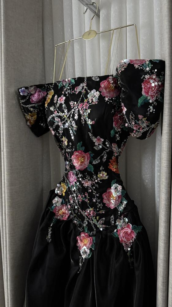 Pink evening dress embroidered with flowers and sequins