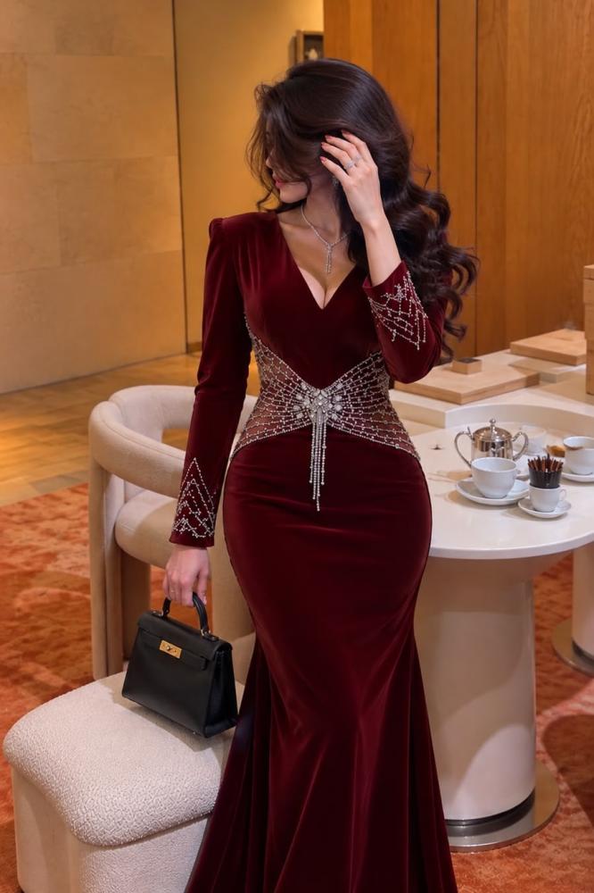 فستان سهرة مخمل كورسيه بتطريز يدوي فاخر