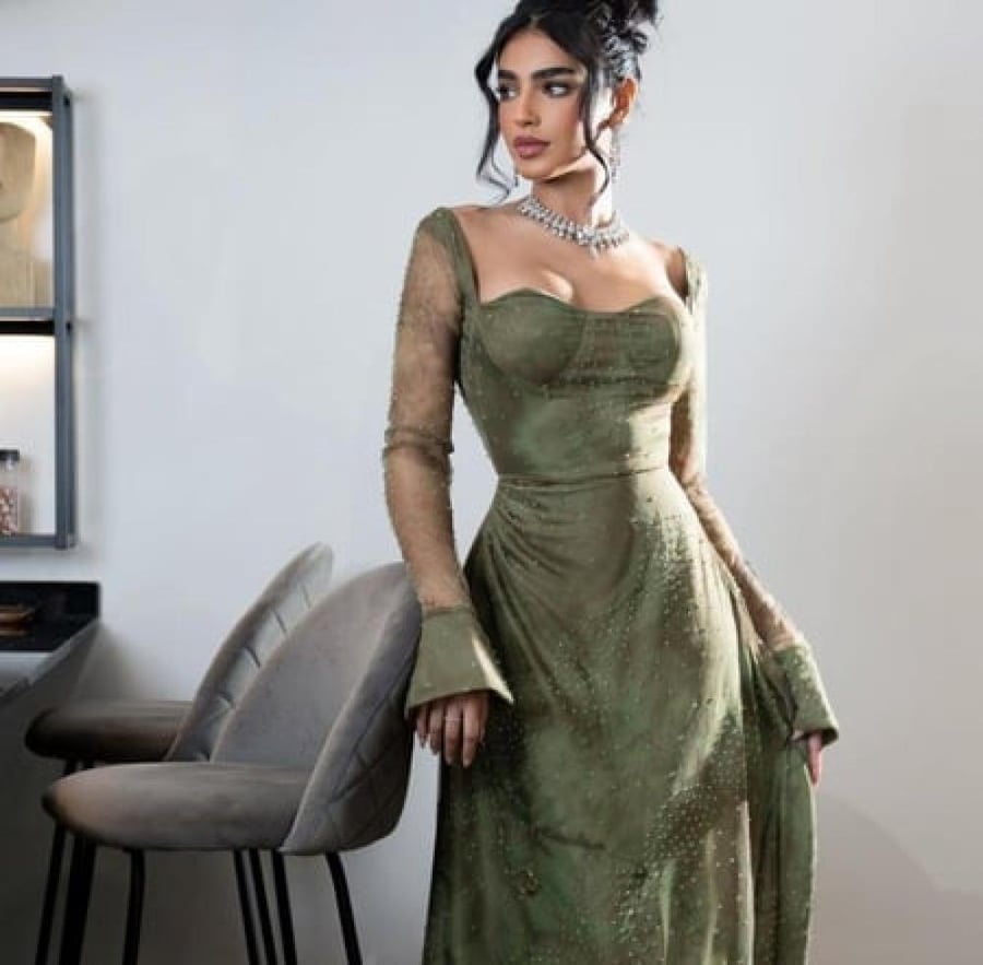 فستان سهرة زيتوني مرصع فصوص فخم