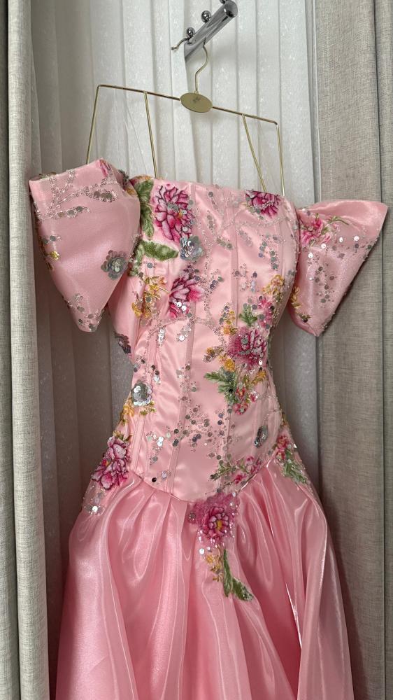 Pink evening dress embroidered with flowers and sequins