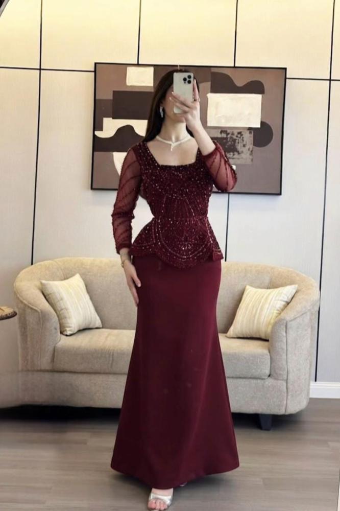 فستان سهرة عنابي بتطريز شك مع بللور وفصوص راقي