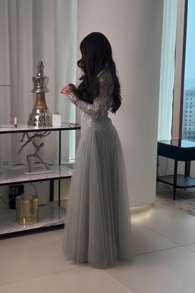 فستان سهرة سماوي تل مطرز بالترتر والكريستال اللامع