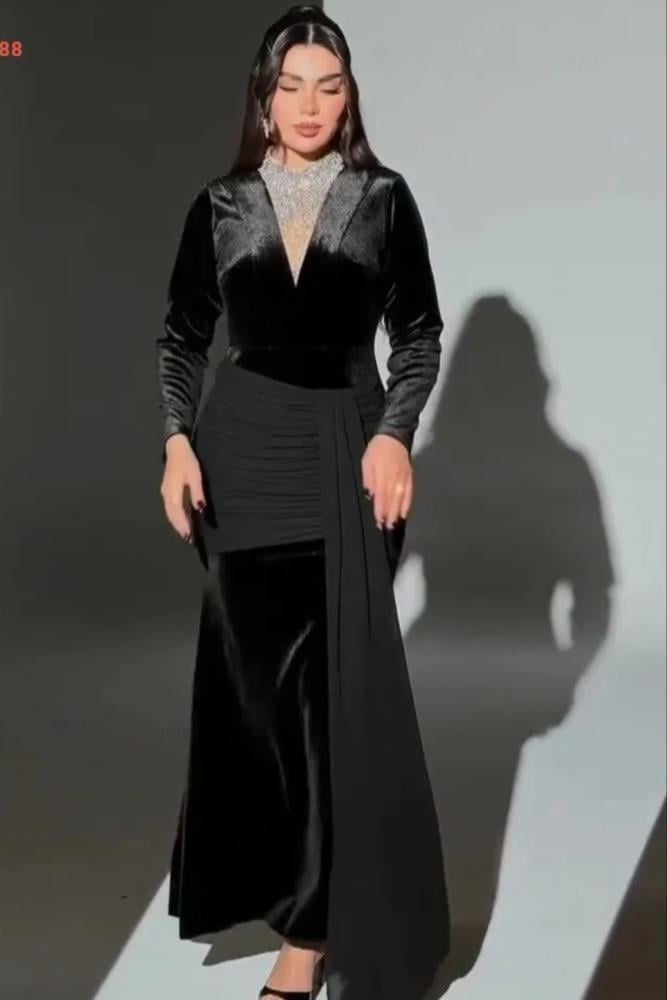 فستان سهرة مخملي أسود أنيق وجذاب