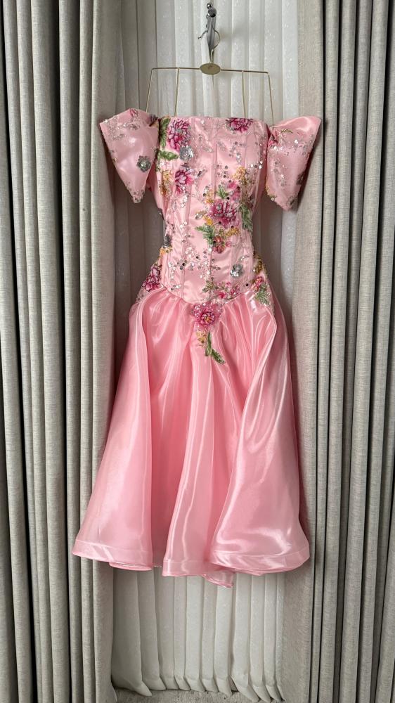 Pink evening dress embroidered with flowers and sequins