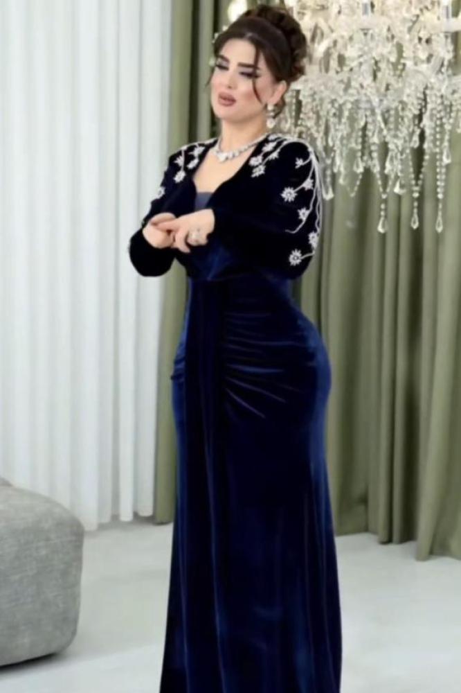 فستان سهرة مخمل بتطريز يدوي