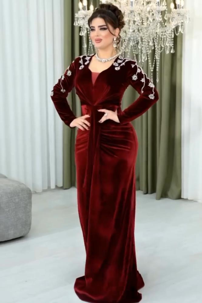 فستان سهرة مخمل بتطريز يدوي