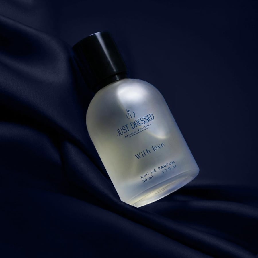 عطر عود وبخور للجنسين