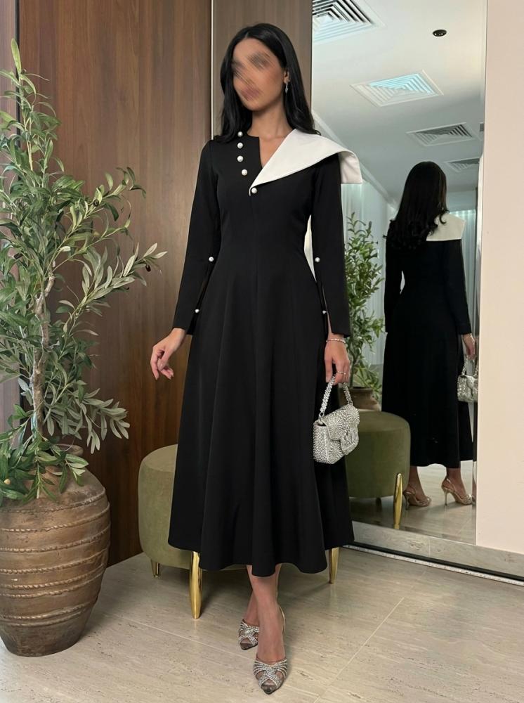 فستان أسود ميدي واسع ميكادو بأكمام طويلة وياقة بيضاء