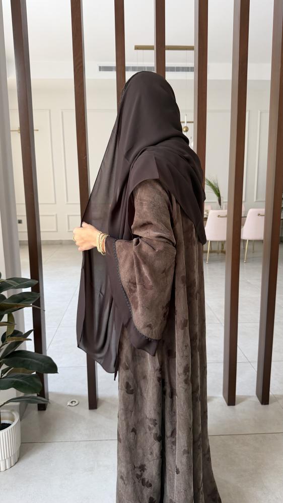 حرير مغسول بني مع طبعة +اكمام واسعة
