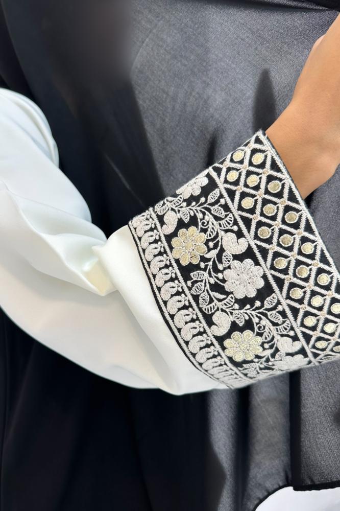 عباية لاتيه