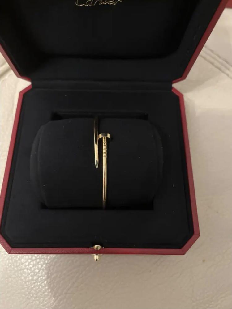 سوار كارتييه لوف الذهبي ‏Cartier Love Bracelet
