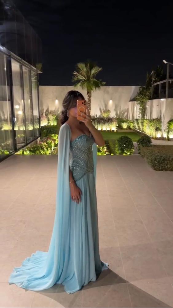 فستان شيفون وتطريز يدوي