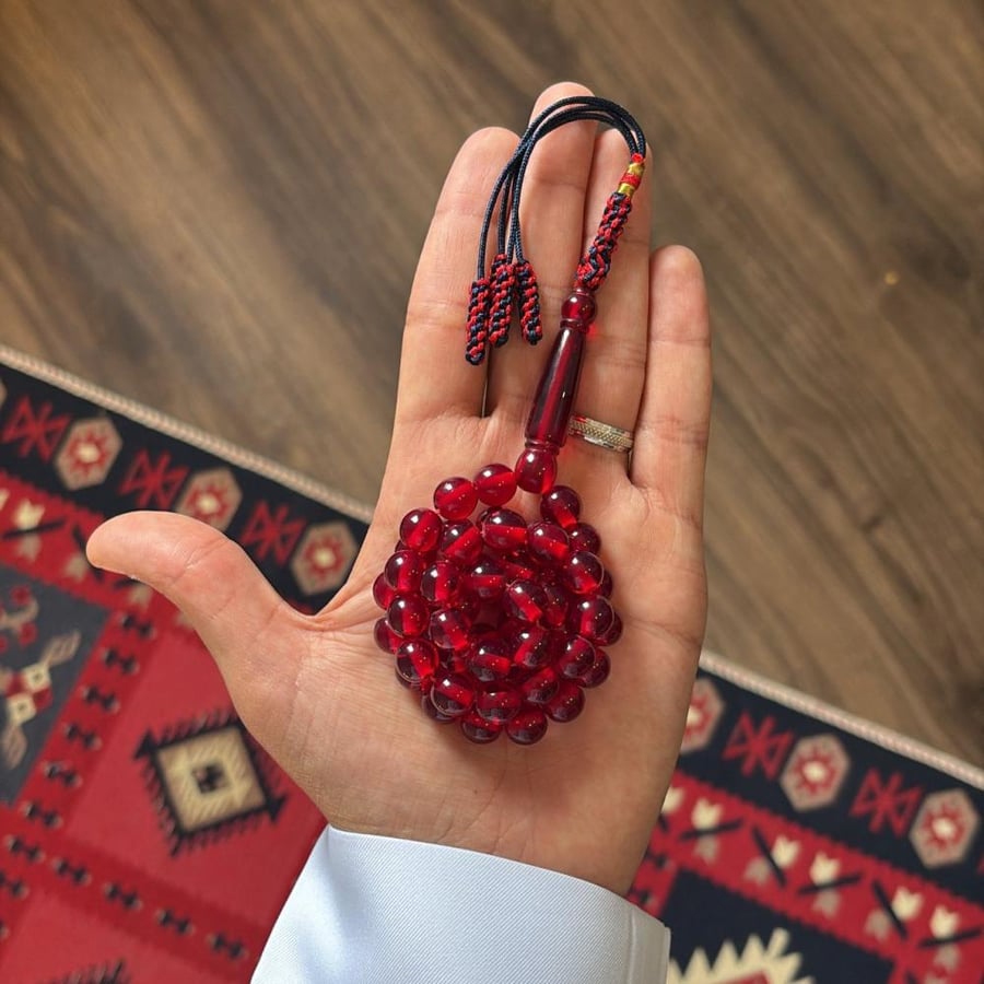 مسباح بكلايت بلون احمر شفاف