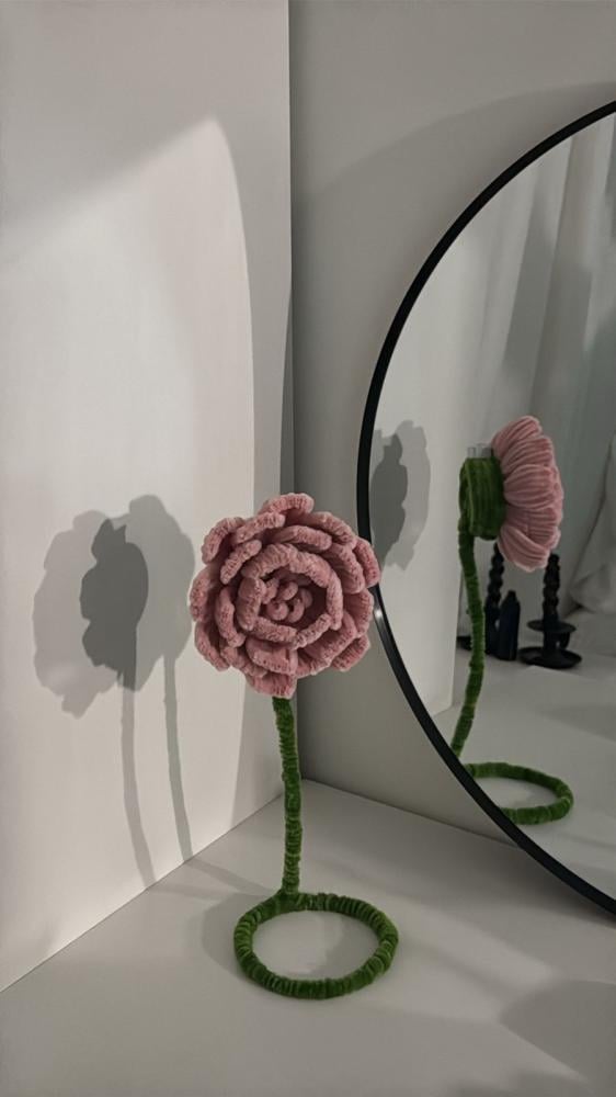 Empty pot of the peony