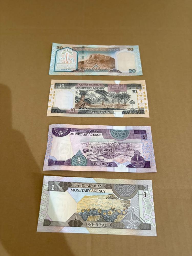 طقم السعودية الملك فهد حالة ممتازة