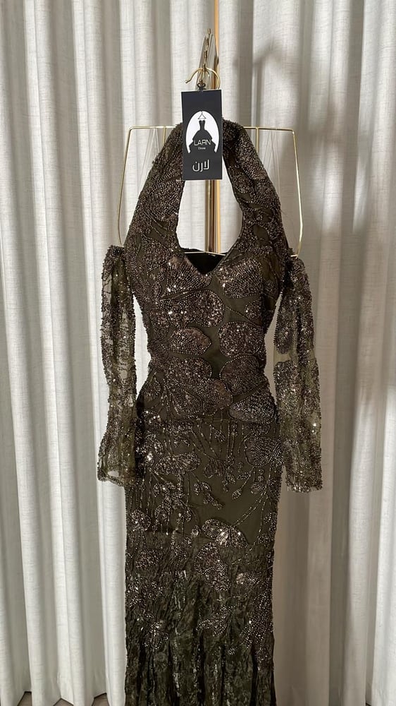 فستان سمو بأكمام منفصله