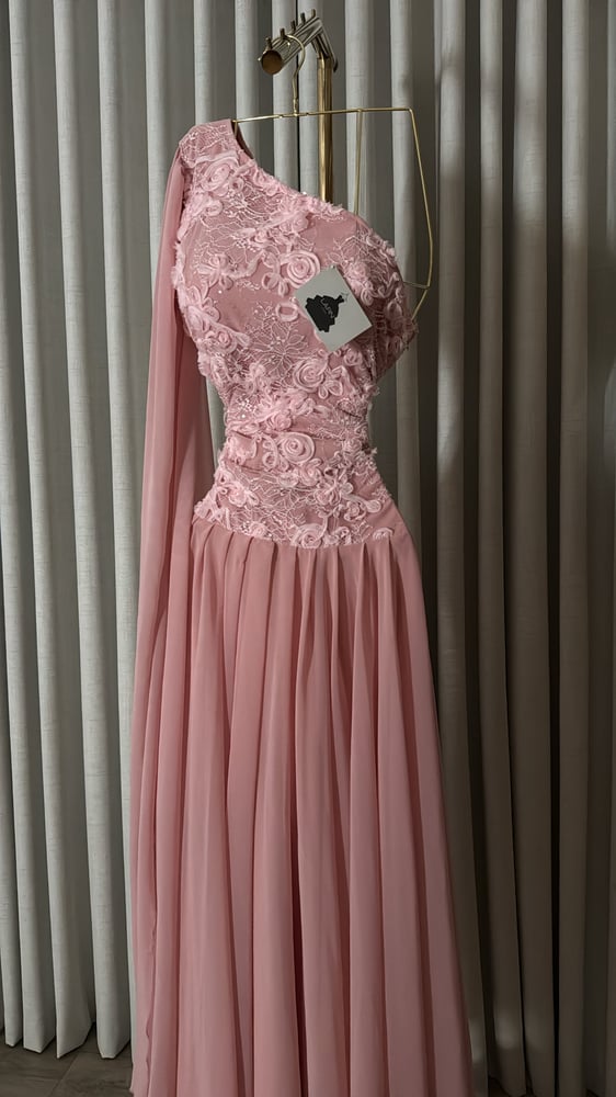 فستان نعومة كتف واحد