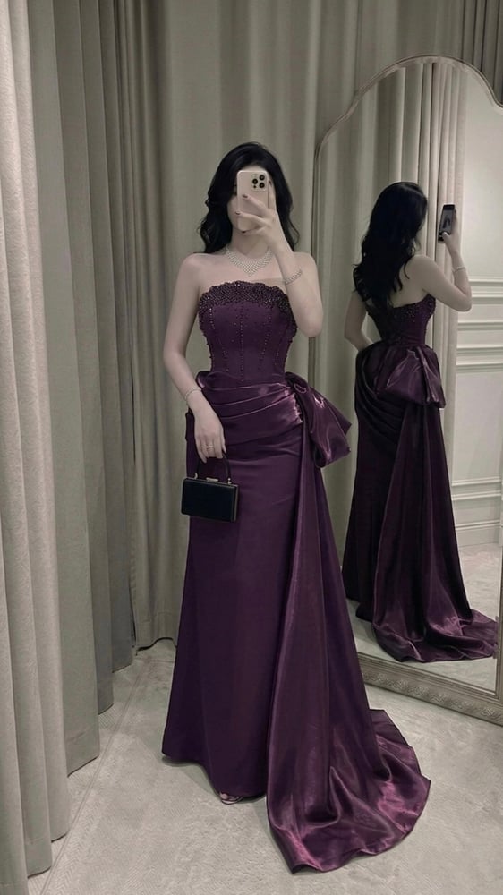 Lama's purple dress