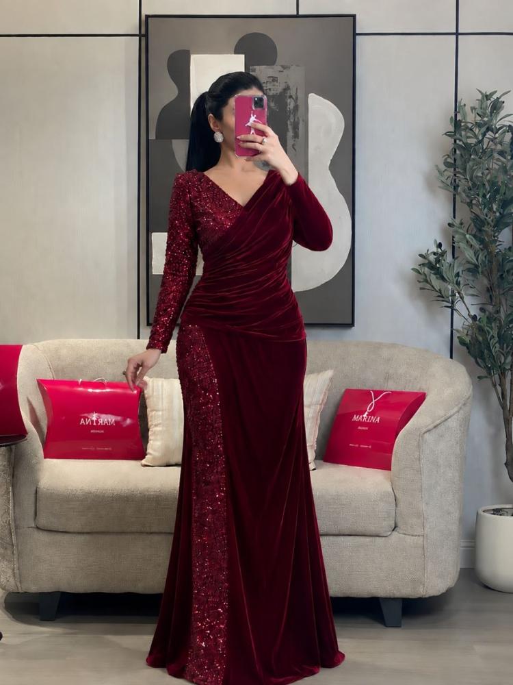 فستان امل  (فستان برغنذي مخمل عودي انيق مع ترتر جنب )