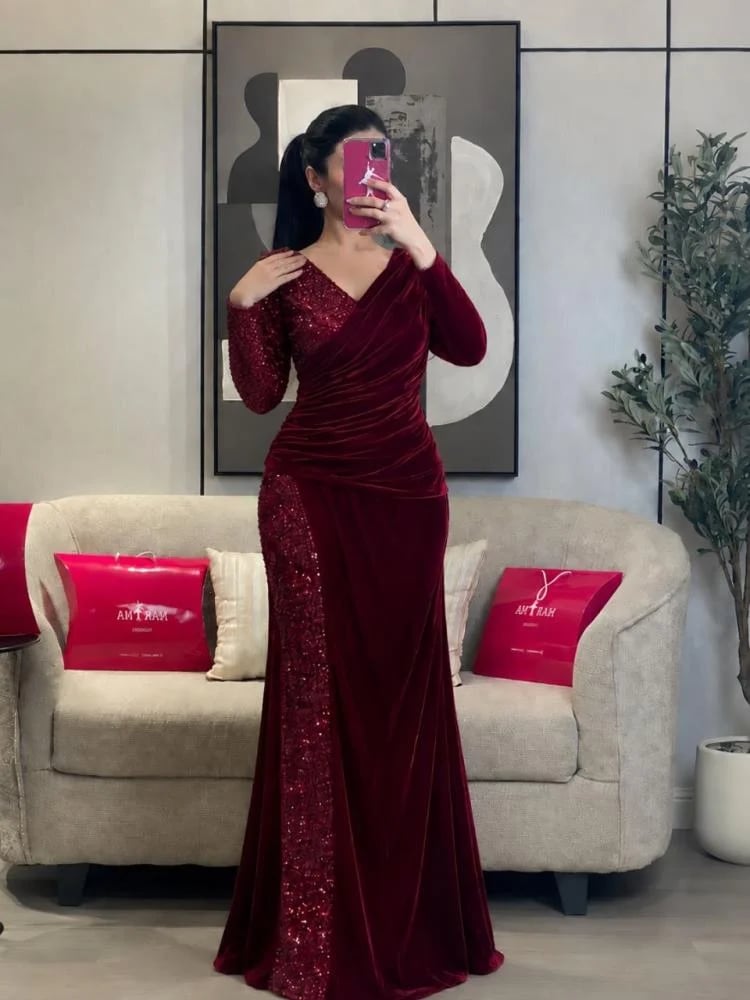 فستان امل  (فستان برغنذي مخمل عودي انيق مع ترتر جنب )
