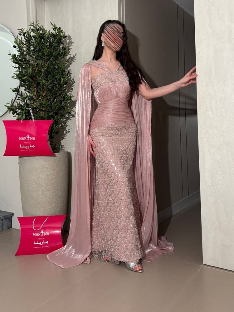 فستان ميلا(فستان لحمي كلفه شك اكمام طويله كرنكل