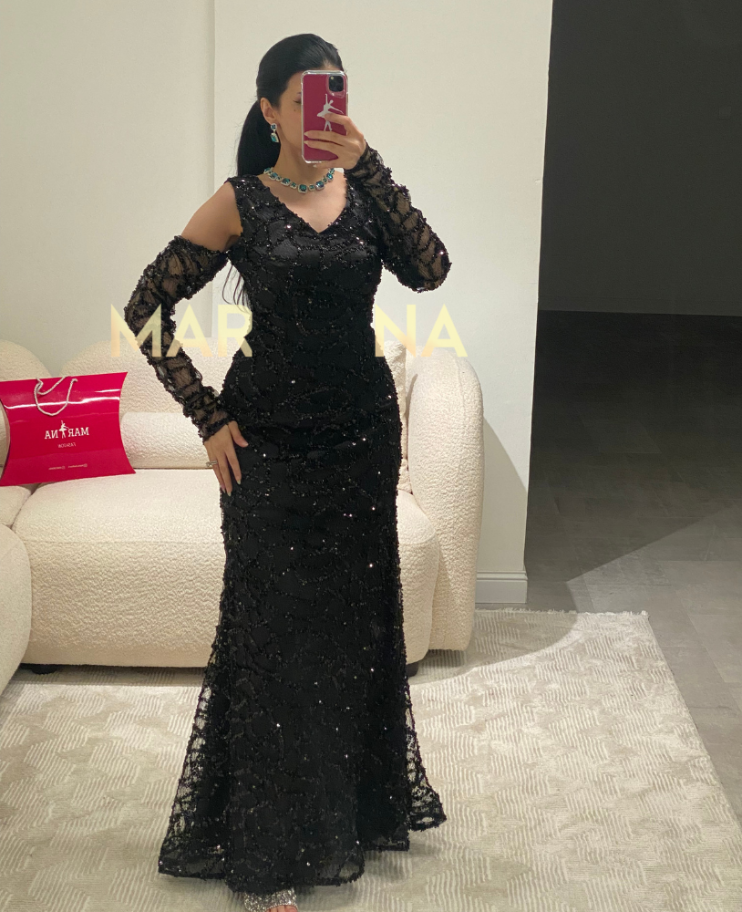 Latin dress (a black dress with embellishments, suitable for an elegant evening event)