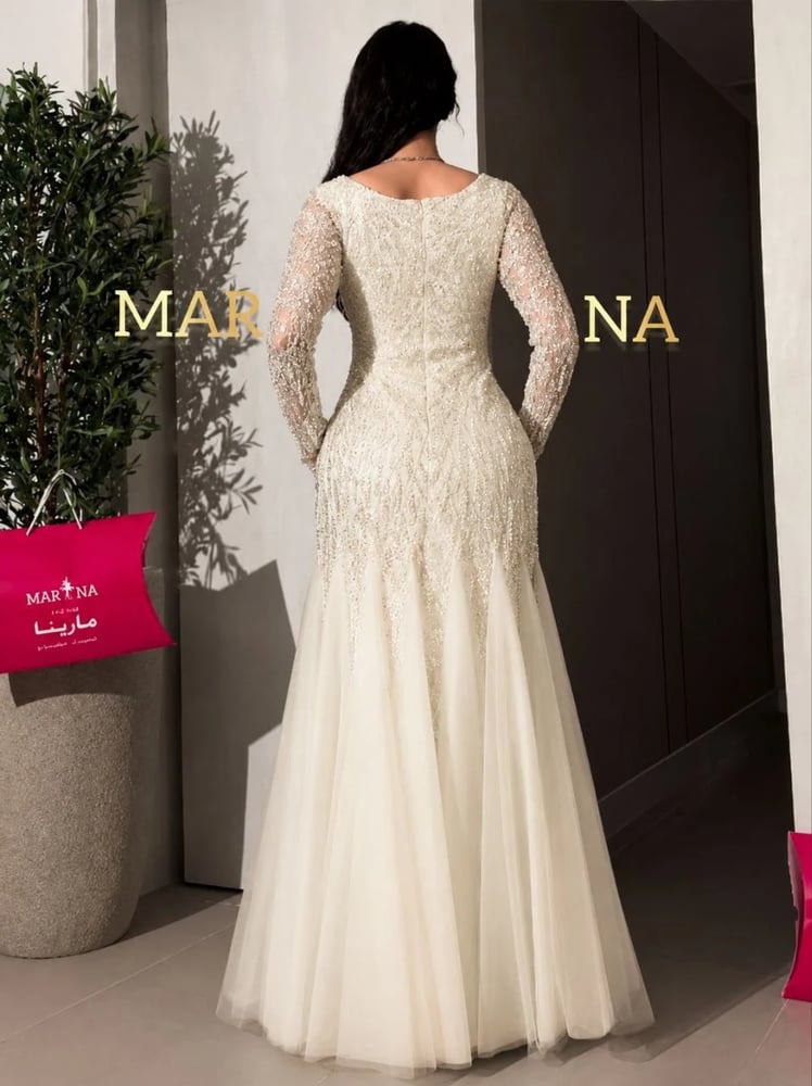 Afaf's dress (a white dress with embroidered details, suitable for evening wear, with a Taiwanese tulle insert)