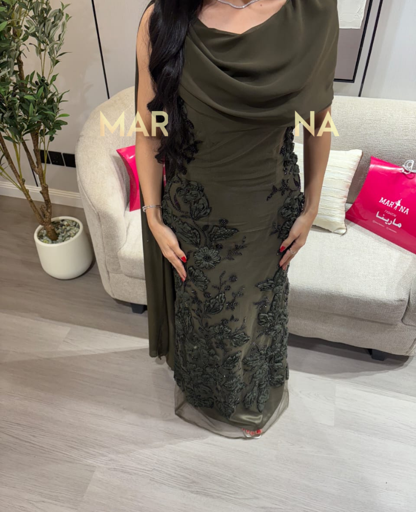 فستان مورا (فستان زيتي كلفه شك وشال جنب جورجيت)