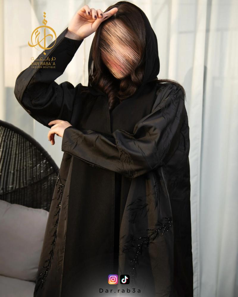 عبايات نقش اسود