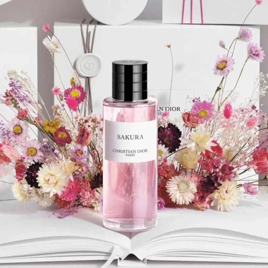 عطر كريستيان ديور ساكورا اصدار محدود او دو بارفيوم للجنسين 125 مل Chri