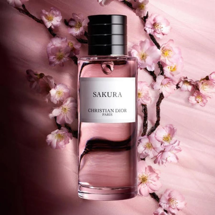 عطر كريستيان ديور ساكورا او دو بارفيوم للجنسين 125 مل مع كيسة ديور