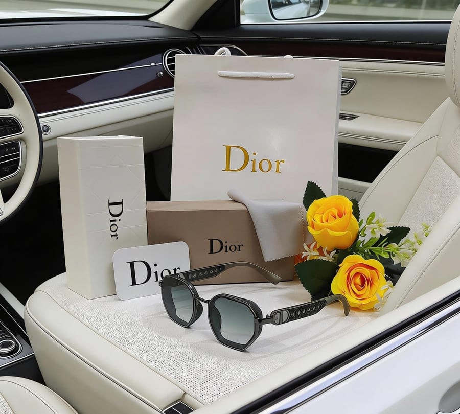نظاره Dior