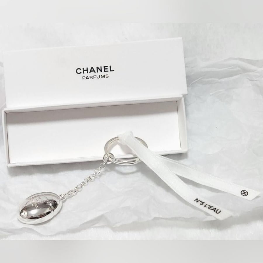 ميدالية شانيل - Chanel