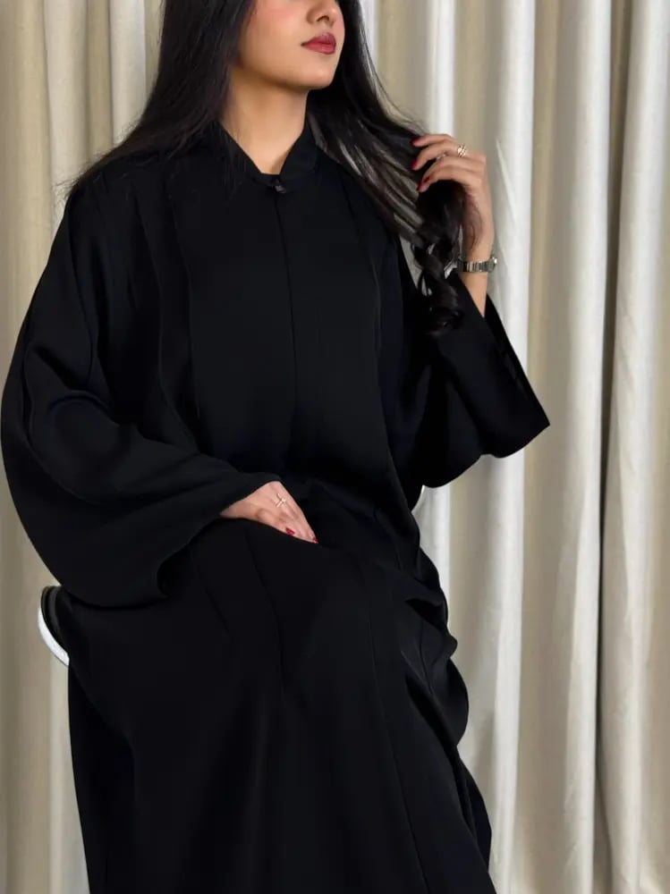عباية سادة مع ثنيات