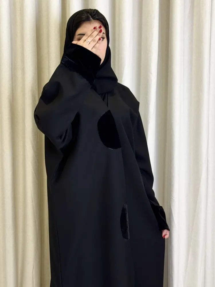 عباية كريب بتفاصيل من المخمل