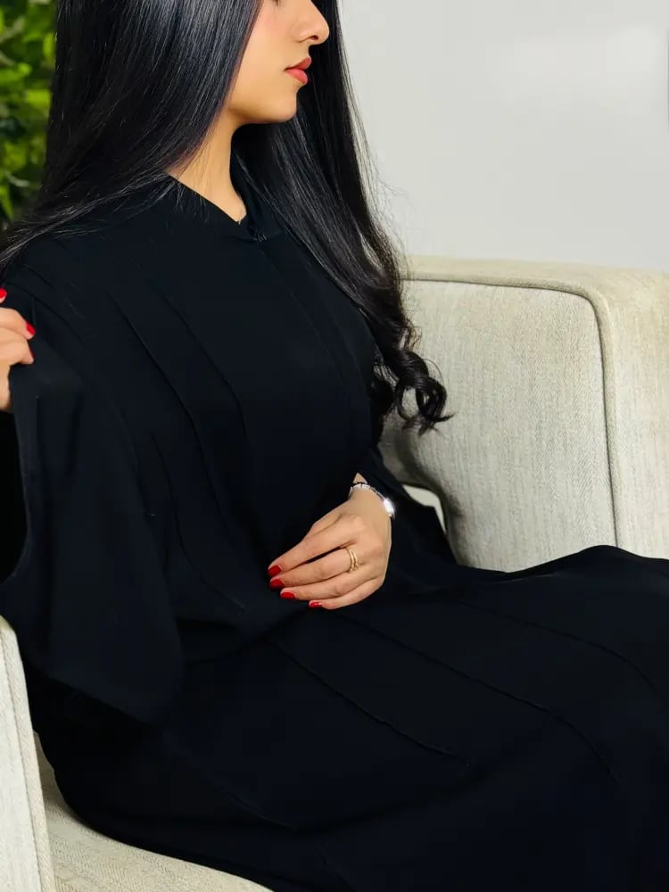 عباية سادة مع ثنيات
