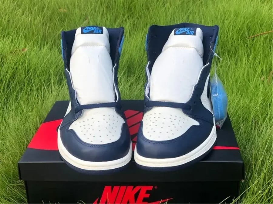 Air Jordan 1 Retro High Obsidian