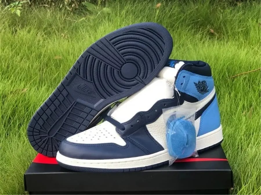 Air Jordan 1 Retro High Obsidian