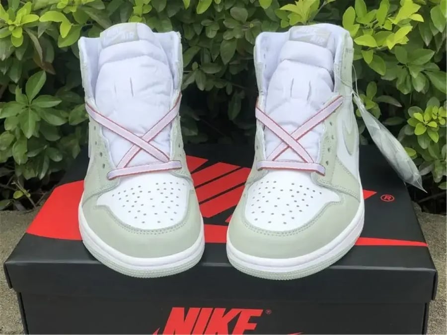 Air Jordan 1 Retro High 'Seafoam'