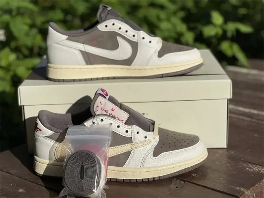 Air Jordan 1 Retro Low Travis Scott Reverse Mocha