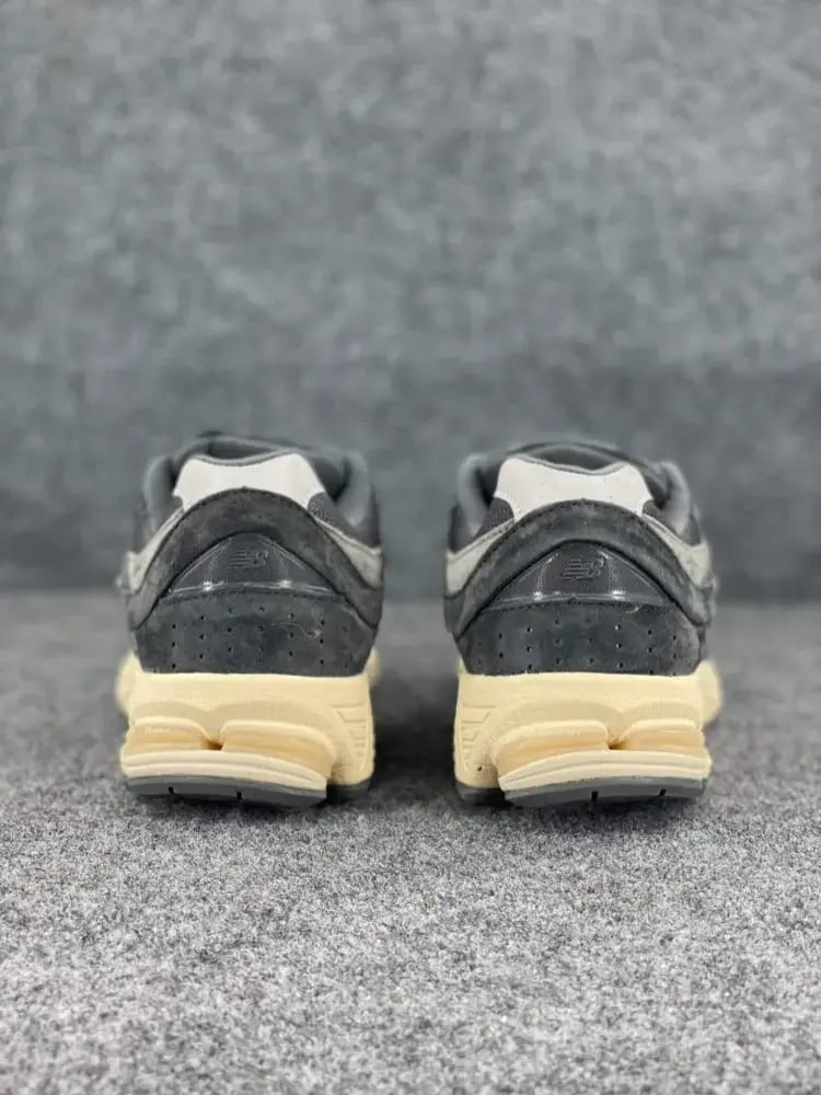 New Balance 2002R 'gray dark'