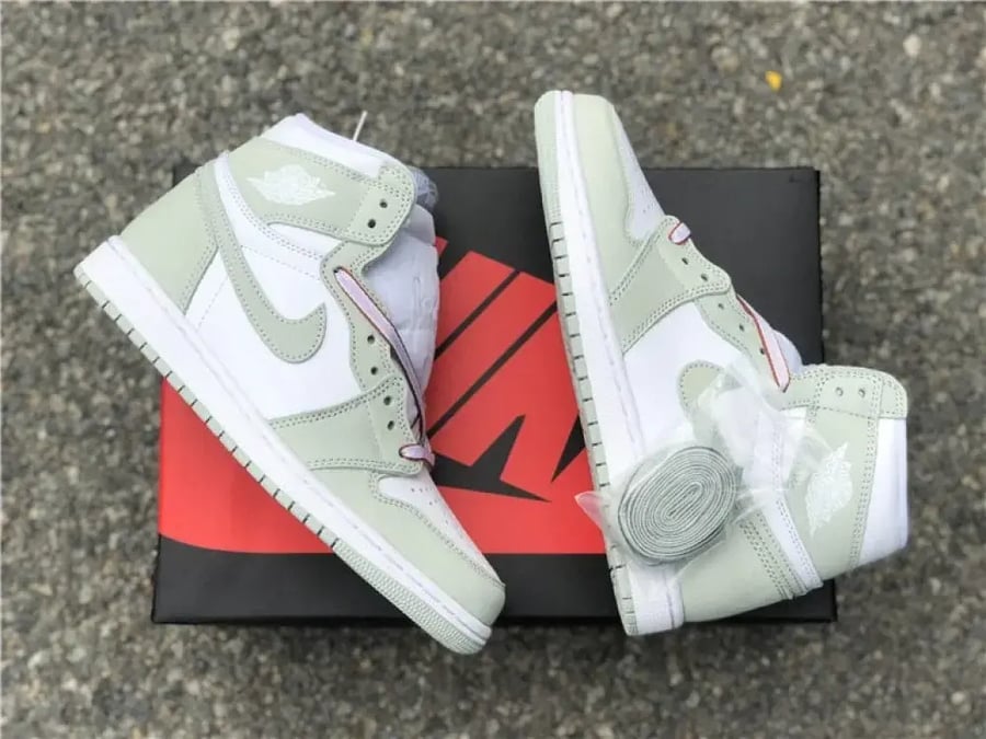 Air Jordan 1 Retro High 'Seafoam'
