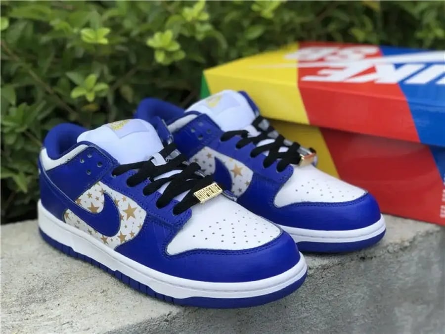 SB DUNK LOW "Supreme - Stars - Hyper Blue"